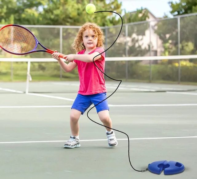 Tragbarer Tennistrainer mit Ball und Ständer